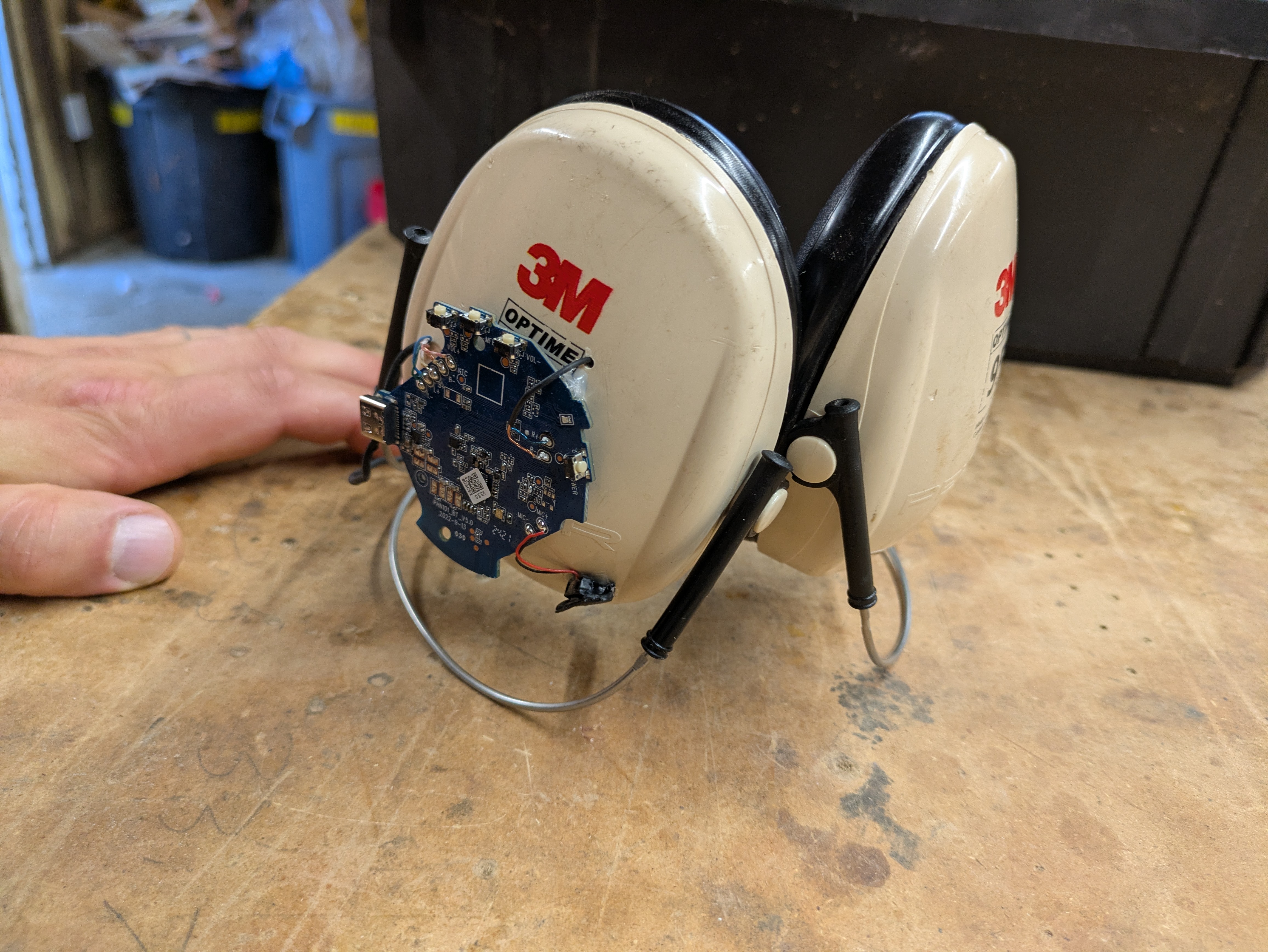 headphones1.jpg