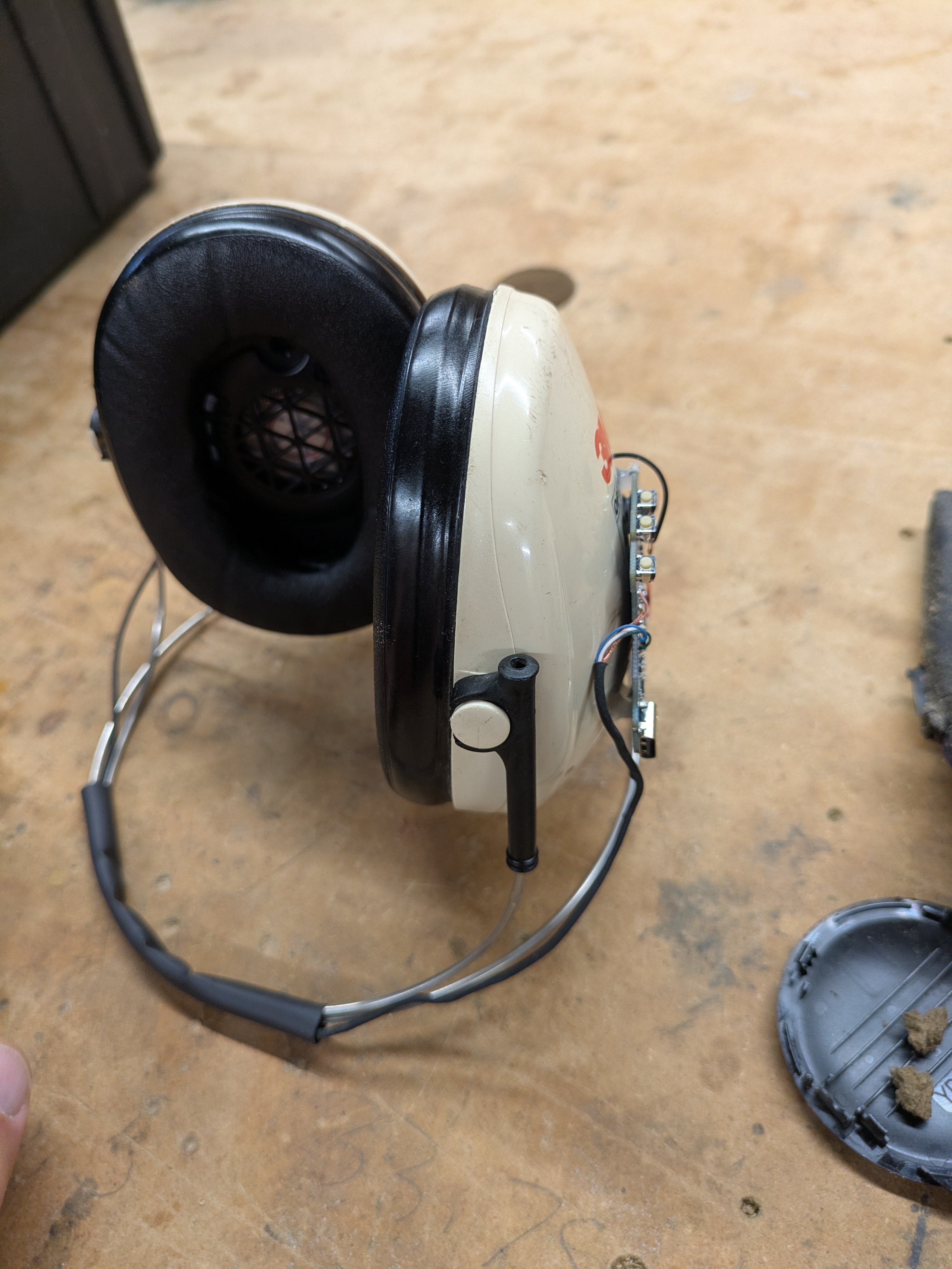 headphones2.jpg
